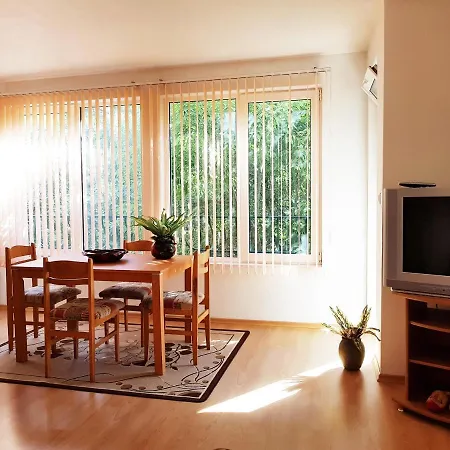 Sunny Green Apartment